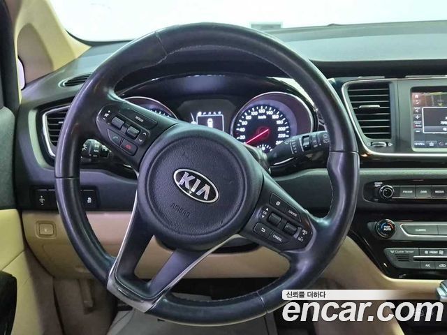 Kia Carnival 9-seater Prestige 2017 — фото 9
