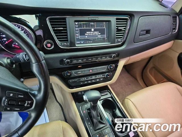 Kia Carnival 9-seater Prestige 2017 — фото 10