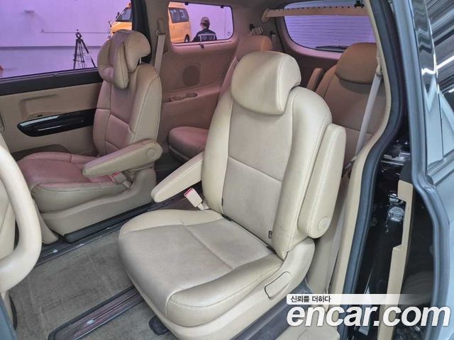Kia Carnival 9-seater Prestige 2017 — фото 16