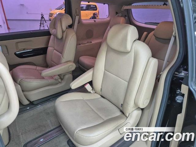 Kia Carnival 9-seater Prestige 2017 — фото 17