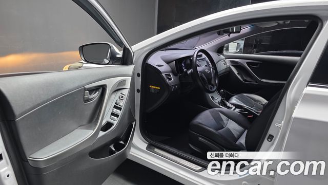Hyundai Avante 1.6 GDi Smart Standard 2015 — фото 10