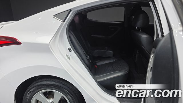 Hyundai Avante 1.6 GDi Smart Standard 2015 — фото 11