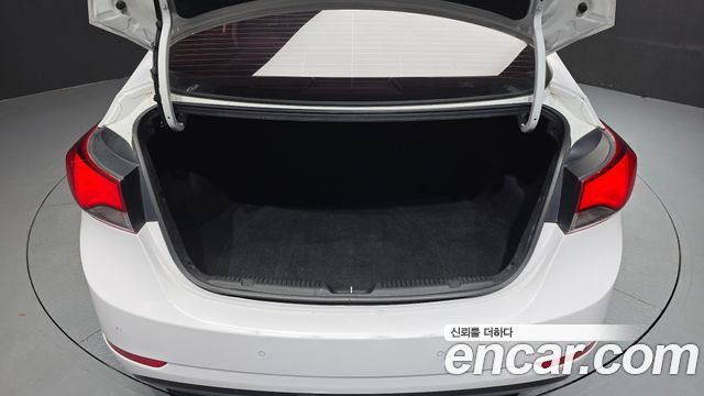 Hyundai Avante 1.6 GDi Smart Standard 2015 — фото 16