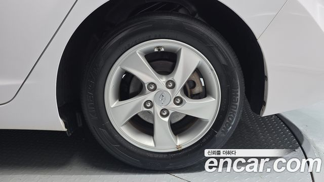 Hyundai Avante 1.6 GDi Smart Standard 2015 — фото 21