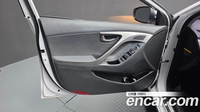 Hyundai Avante 1.6 GDi Smart Standard 2015 — фото 24