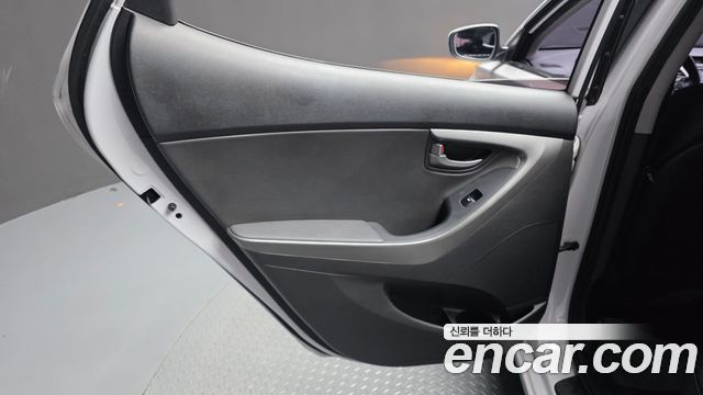 Hyundai Avante 1.6 GDi Smart Standard 2015 — фото 25