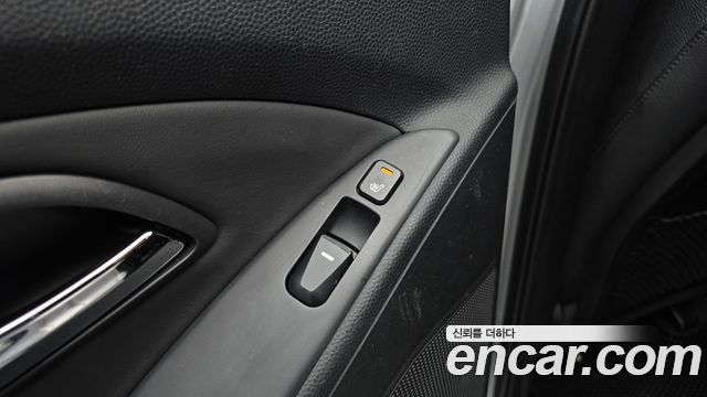 Hyundai Tucson ix Diesel 2WD LX20 Smart-Pack 2011 — фото 17