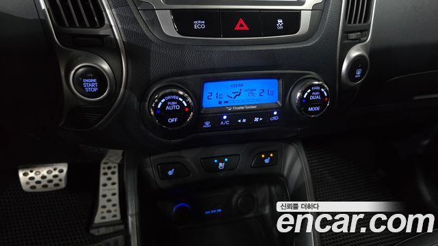 Hyundai Tucson ix Diesel 2WD LX20 Smart-Pack 2011 — фото 18