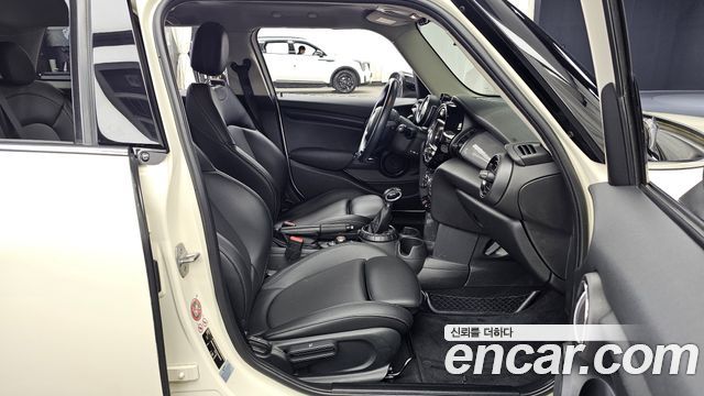 MINI Cooper D 5Door Mid 3rd 2016 — фото 11