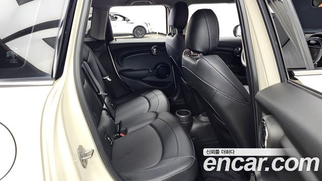 MINI Cooper D 5Door Mid 3rd 2016 — фото 12