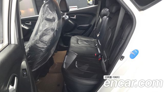 Hyundai Tucson ix Diesel(e-VGT) 4WD Smart 2015 — фото 12