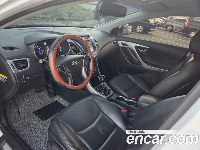 Hyundai Avante 1.6 GDi Modern Standard 2015 — фото 18