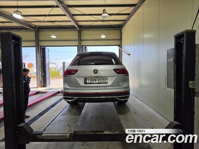 Volkswagen Tiguan (II) 2.0 TDI Premium 2022 — фото 2