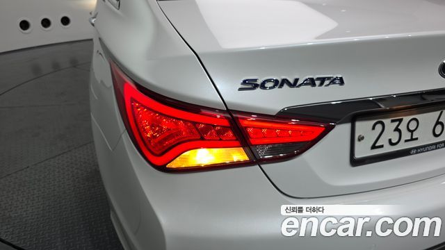 Hyundai Sonata Hybrid 2.0 Premium 2014 — фото 23