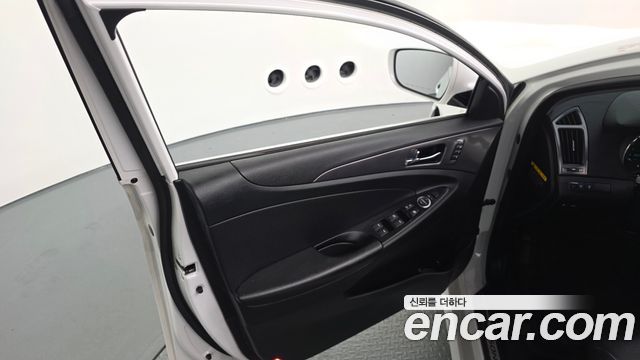 Hyundai Sonata Hybrid 2.0 Premium 2014 — фото 24