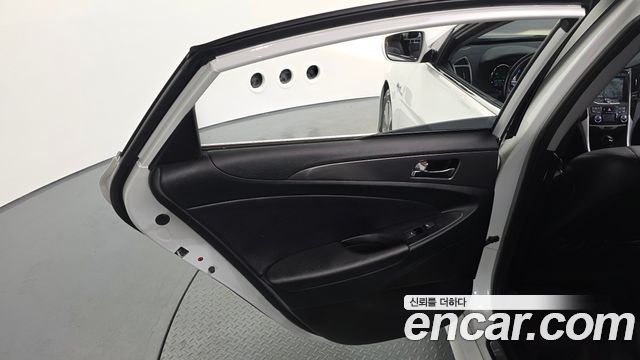 Hyundai Sonata Hybrid 2.0 Premium 2014 — фото 25
