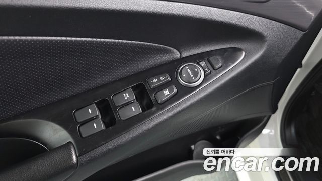 Hyundai Sonata Hybrid 2.0 Premium 2014 — фото 36