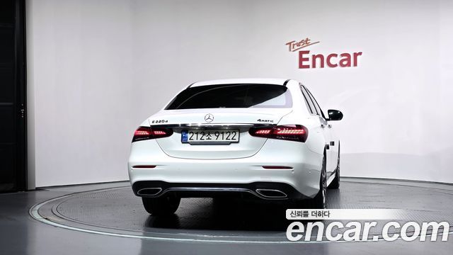 Mercedes-Benz E-Class (W213) E220d 4MATIC AMG Line 2022 — фото 4