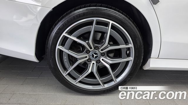Mercedes-Benz E-Class (W213) E220d 4MATIC AMG Line 2022 — фото 5