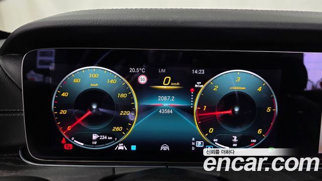 Mercedes-Benz E-Class (W213) E220d 4MATIC AMG Line 2022 — фото 8