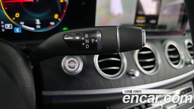 Mercedes-Benz E-Class (W213) E220d 4MATIC AMG Line 2022 — фото 9