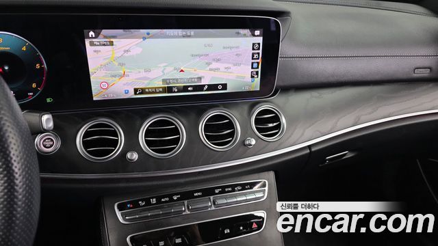 Mercedes-Benz E-Class (W213) E220d 4MATIC AMG Line 2022 — фото 14