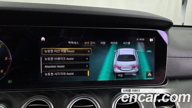 Mercedes-Benz E-Class (W213) E220d 4MATIC AMG Line 2022 — фото 16