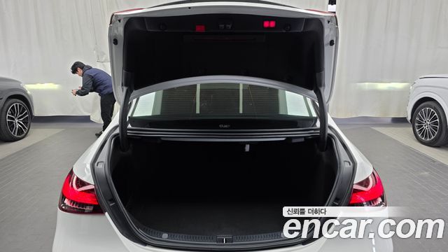 Mercedes-Benz E-Class (W213) E220d 4MATIC AMG Line 2022 — фото 20