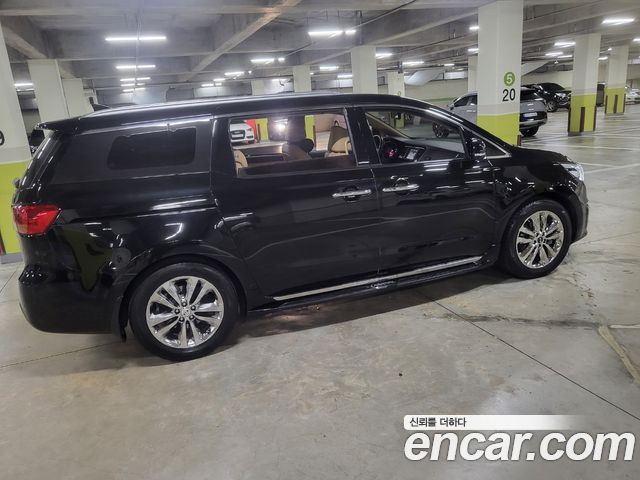 Kia Carnival 9-seater Prestige 2017 — фото 10
