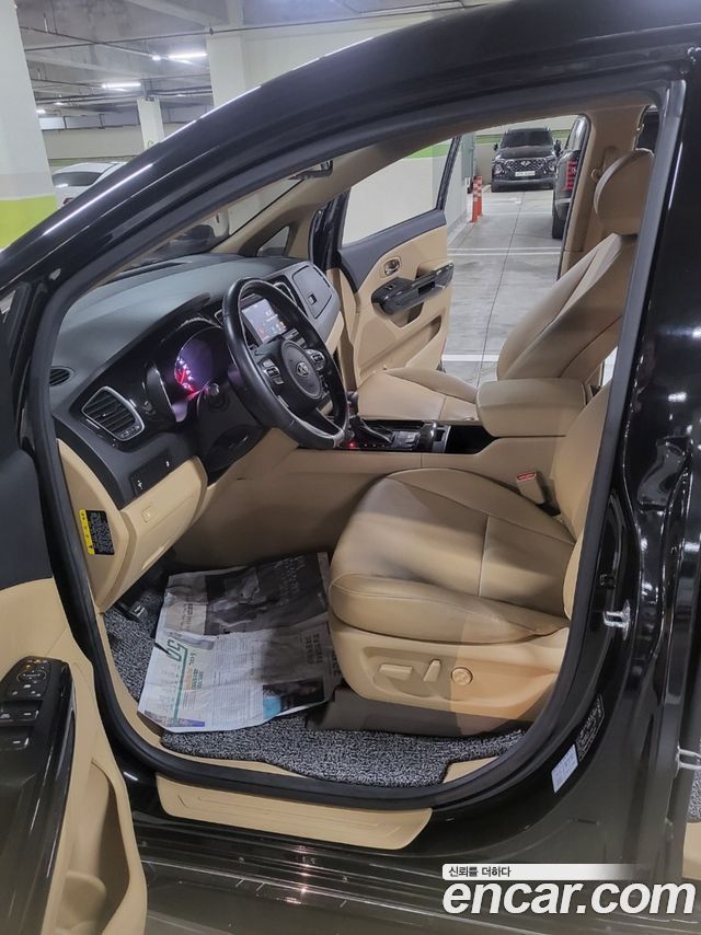Kia Carnival 9-seater Prestige 2017 — фото 16