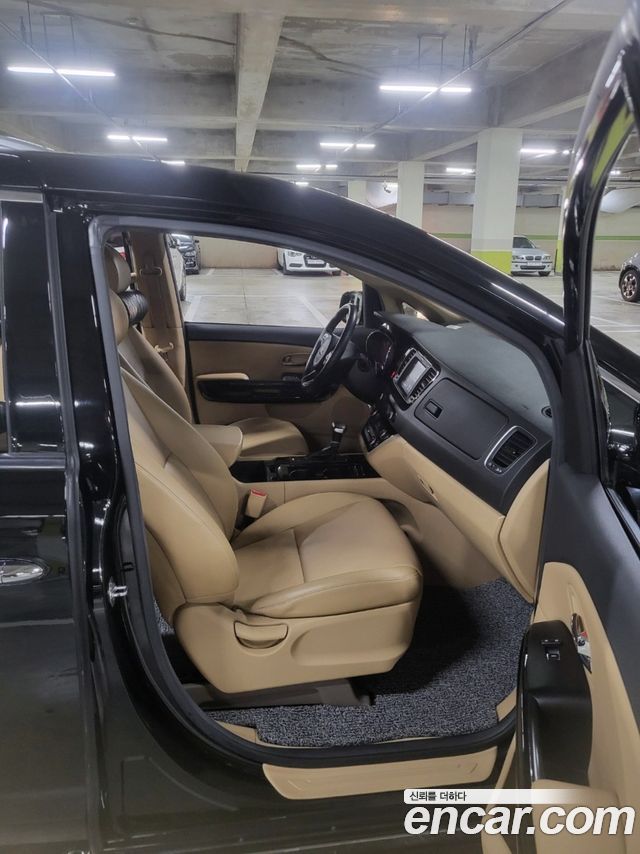 Kia Carnival 9-seater Prestige 2017 — фото 18