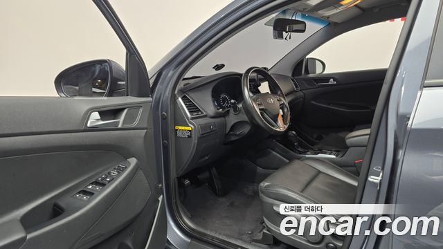 Hyundai Tucson Diesel 2.0 2WD Style Special 2017 — фото 10