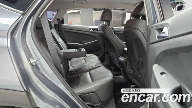 Hyundai Tucson Diesel 2.0 2WD Style Special 2017 — фото 15