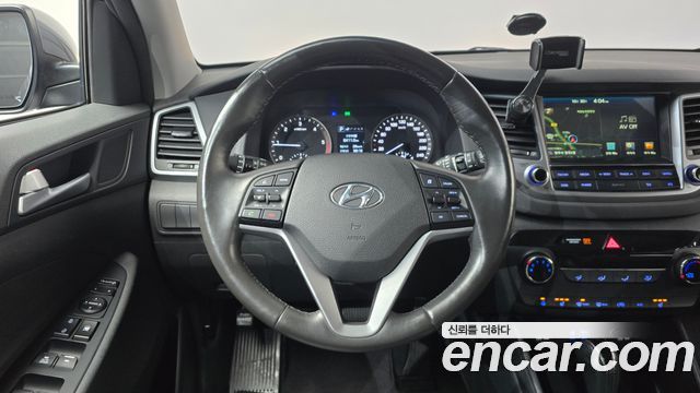 Hyundai Tucson Diesel 2.0 2WD Style Special 2017 — фото 16