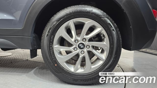 Hyundai Tucson Diesel 2.0 2WD Style Special 2017 — фото 27