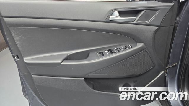 Hyundai Tucson Diesel 2.0 2WD Style Special 2017 — фото 30
