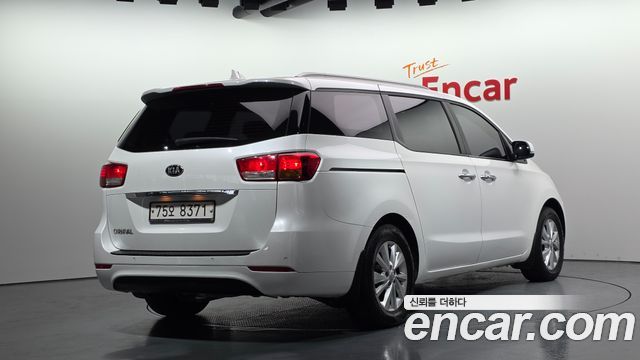 Kia Carnival 11-seater Luxury 2015 — фото 2