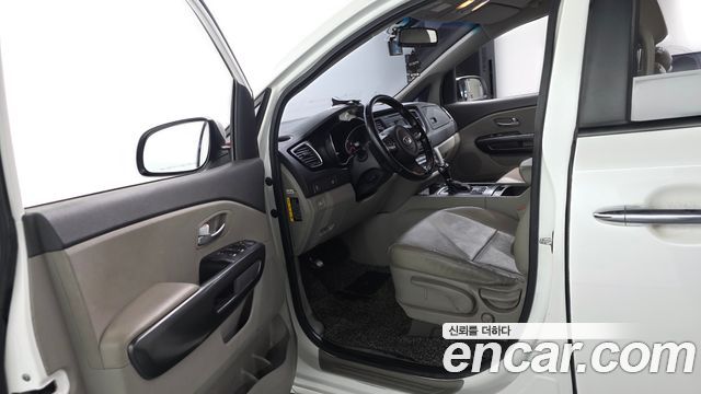 Kia Carnival 11-seater Luxury 2015 — фото 10