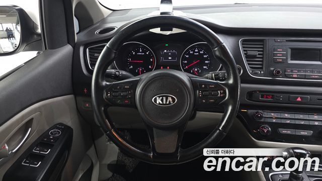 Kia Carnival 11-seater Luxury 2015 — фото 13