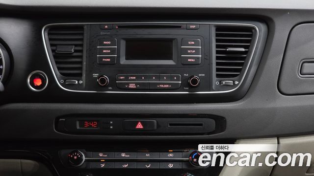 Kia Carnival 11-seater Luxury 2015 — фото 14