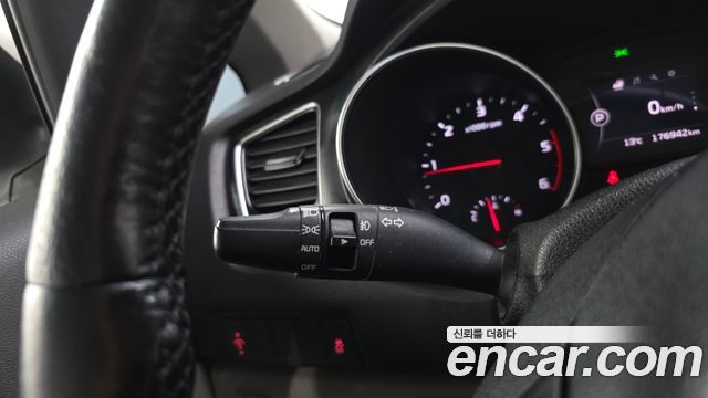 Kia Carnival 11-seater Luxury 2015 — фото 17