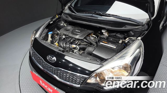 Kia Pride 4DR 1.6 GDI Prestige 2017 — фото 6