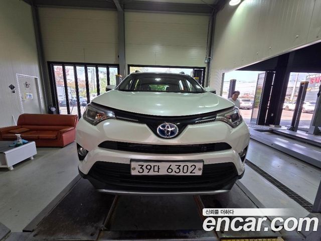 Toyota RAV4 2.5 4WD Hybrid 4th