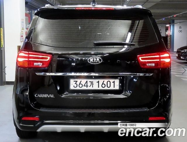 Kia Carnival 9-Seater Prstige 2019 — фото 5