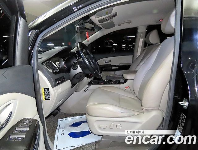Kia Carnival 9-Seater Prstige 2019 — фото 6