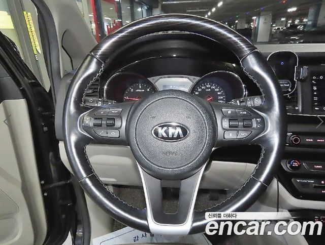 Kia Carnival 9-Seater Prstige 2019 — фото 8