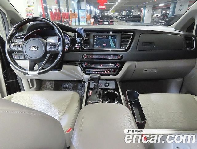 Kia Carnival 9-Seater Prstige 2019 — фото 10