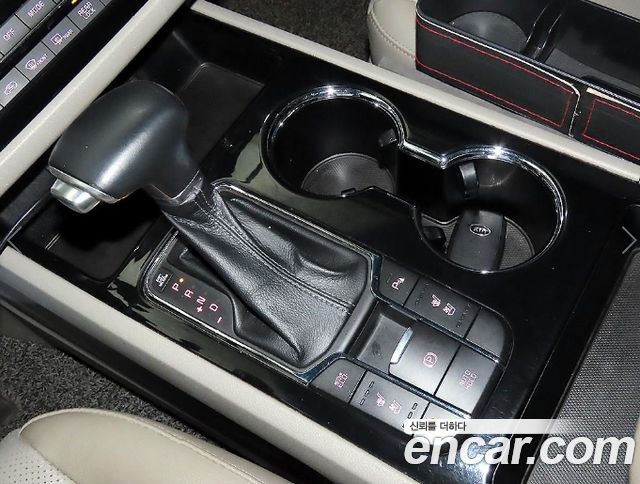 Kia Carnival 9-Seater Prstige 2019 — фото 16
