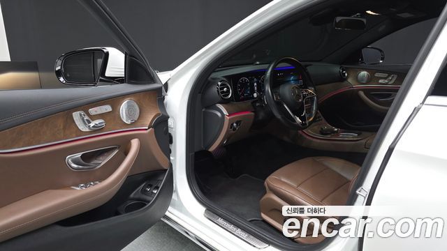 Mercedes-Benz E-Class (W213) E300e 4MATIC Exclusive 2021 — фото 10