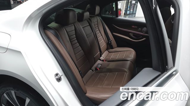 Mercedes-Benz E-Class (W213) E300e 4MATIC Exclusive 2021 — фото 11